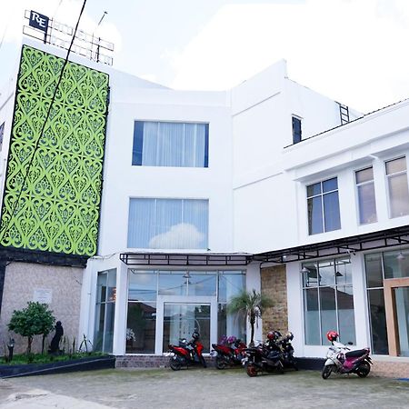 Urbanview Hotel Ratu Elok Syariah Banjarbaru By Reddoorz Martapura  Εξωτερικό φωτογραφία